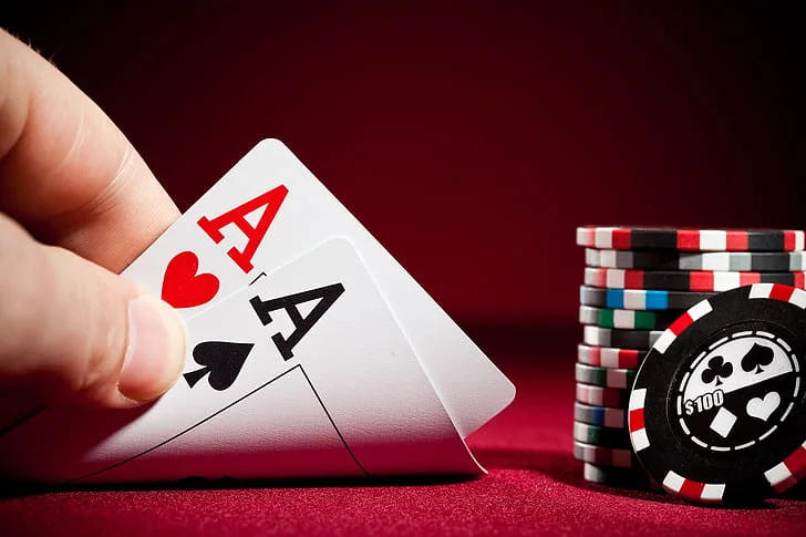 Pertandingan olahraga yang menggambarkan pemantauan event live di RP777