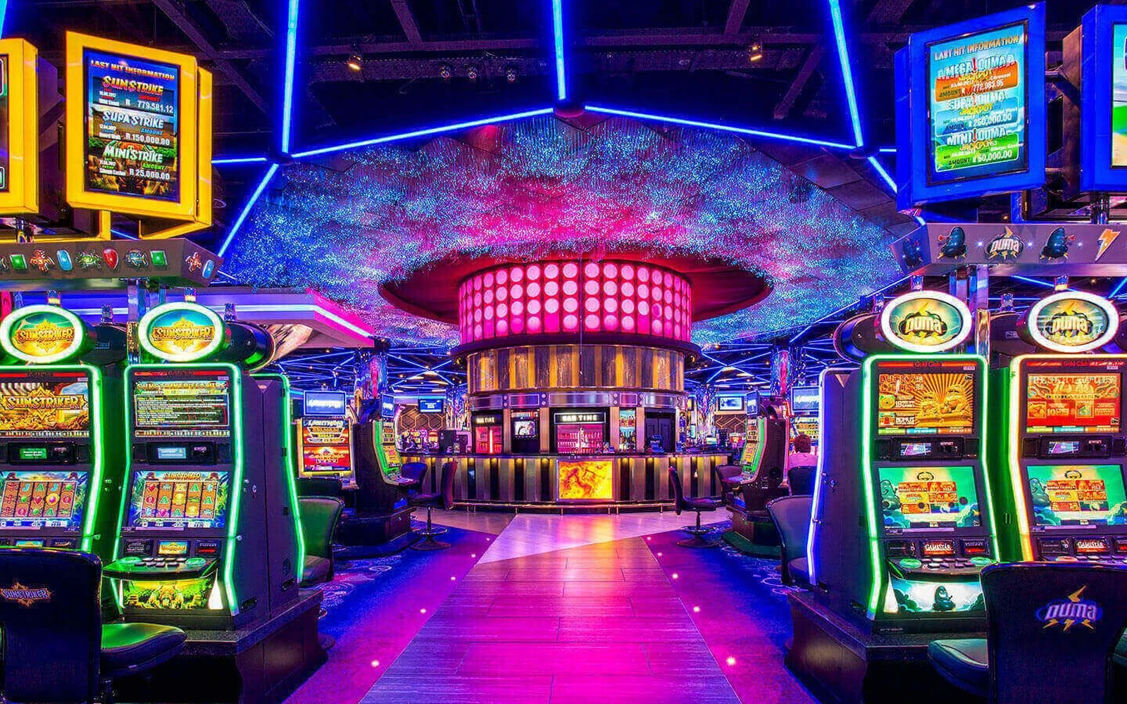Tampilan slot mobile RP777 dengan kartu permainan dan reel digital